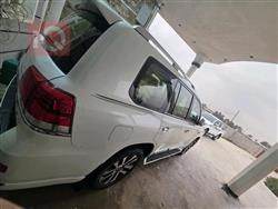 تۆیۆتا لاند کروزەر